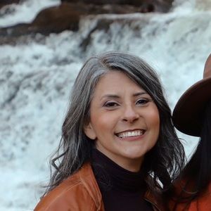 Meet your Posher, Elaine